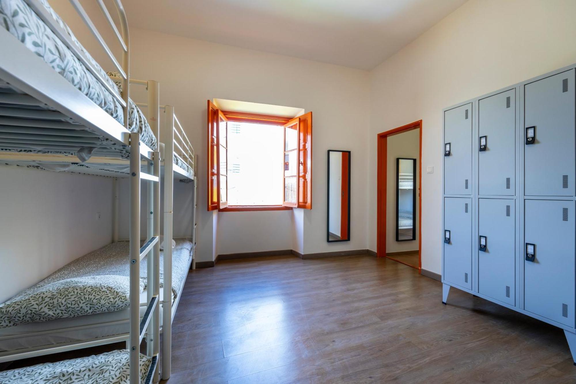 The Macarena Beach Hostel Lagos Luaran gambar